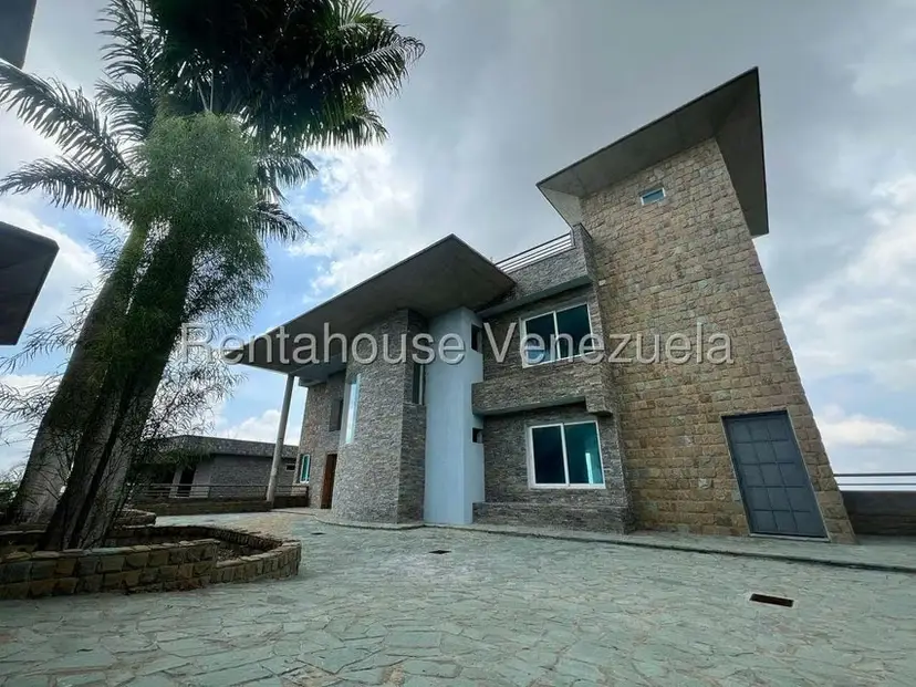Casa (Multipes Niveles) en Venta en Parque el Retiro, Miranda