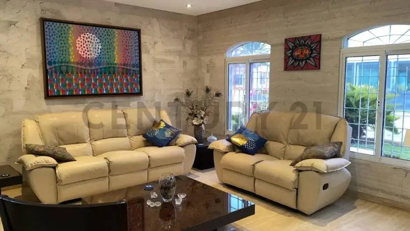 lujoso TH en venta en la Mejor Zona de la Ciudad.