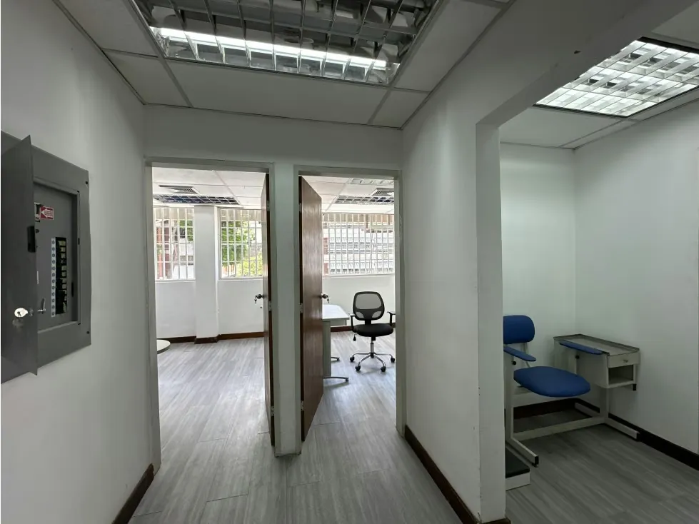 Alquilo cconsultorio 112m2 El Marques 5628 - 11