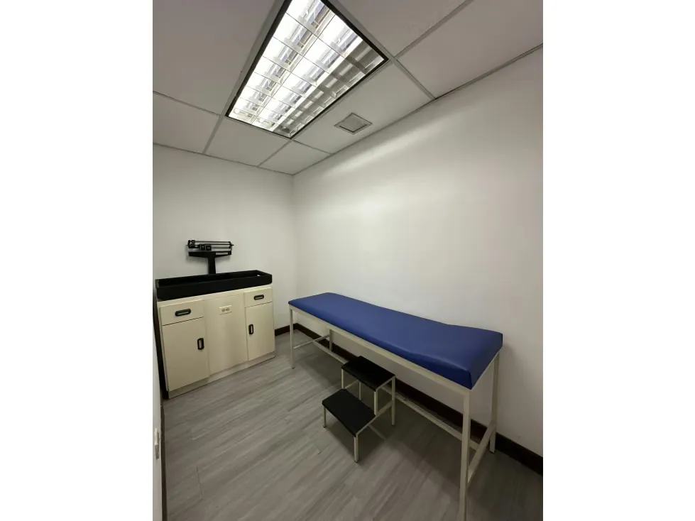 Alquilo cconsultorio 112m2 El Marques 5628 - 8