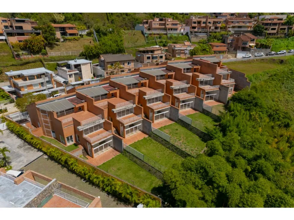 Se Vende TH 600m2-4h+1s+4b+1s+4p-Urb La Cima-Hatillo- RG - 20