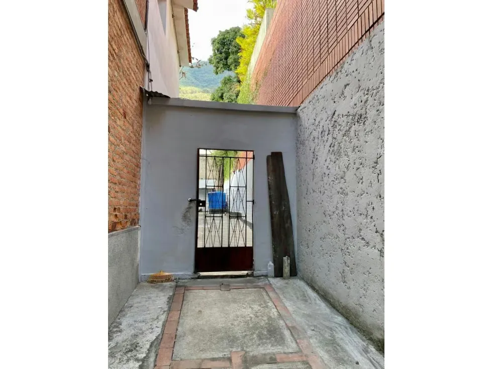 Se vende casa 261m2 Los Palos Grandes 3978 - 8