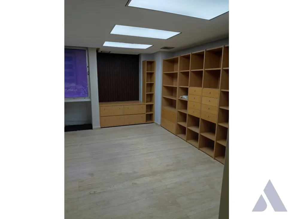 Se alquila oficina 100m2 El Rosal 2392 - 18