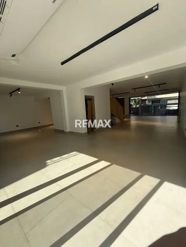 Casa Comercial San Roman a Estrenar • 420m • 10 Est - 12