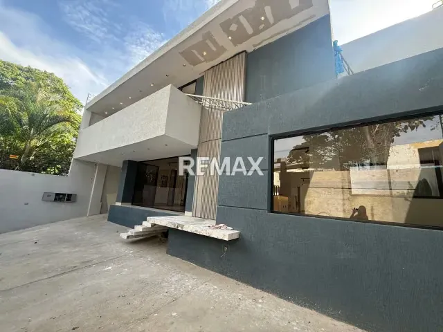 Casa Comercial San Roman a Estrenar • 420m • 10 Est - 2