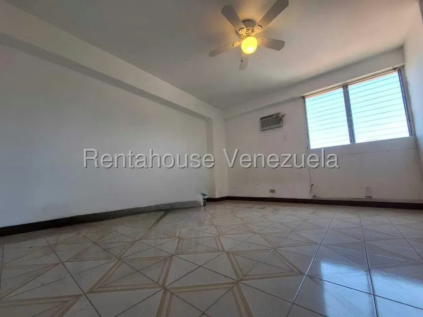 Apartamento (1 Nivel) en Venta en Colinas de Santa Monica, Distrito Metropolitano - 18