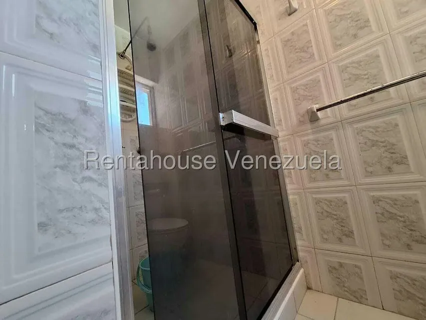 Apartamento (1 Nivel) en Venta en Colinas de Santa Monica, Distrito Metropolitano - 23