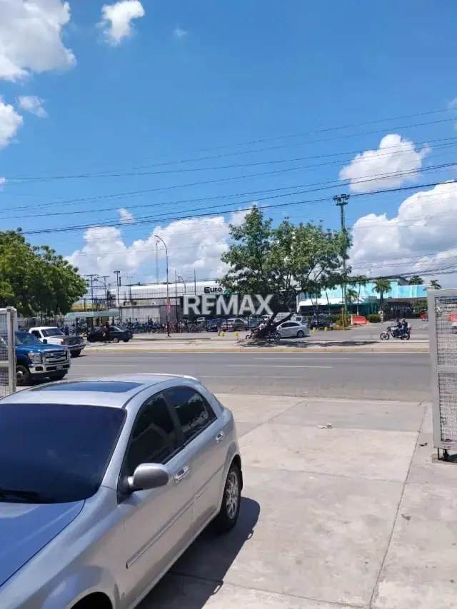 LOCAL COMERCIAL EN ALQUILER AV. INTERCOMUNAL TURMERO MARACAY A PIE DE CALLE