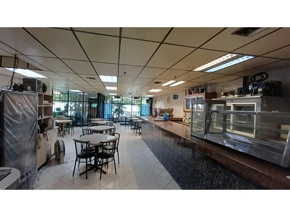 LOCAL COMERCIAL EN ALQUILER LA URBINA 174mts/4B/2PE - 4