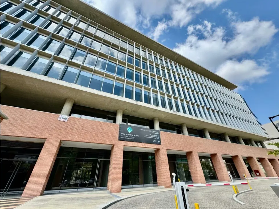 Se vende oficina 442m2 Boleita