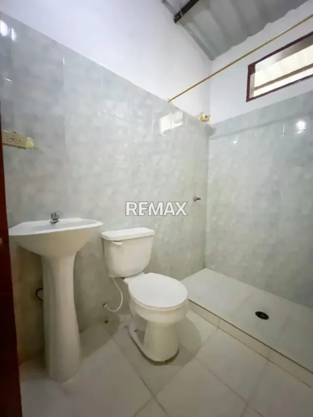 Se vende Casa de 2 niveles, BIFAMILIAR Sector Llano La Cruz Cordero - 11