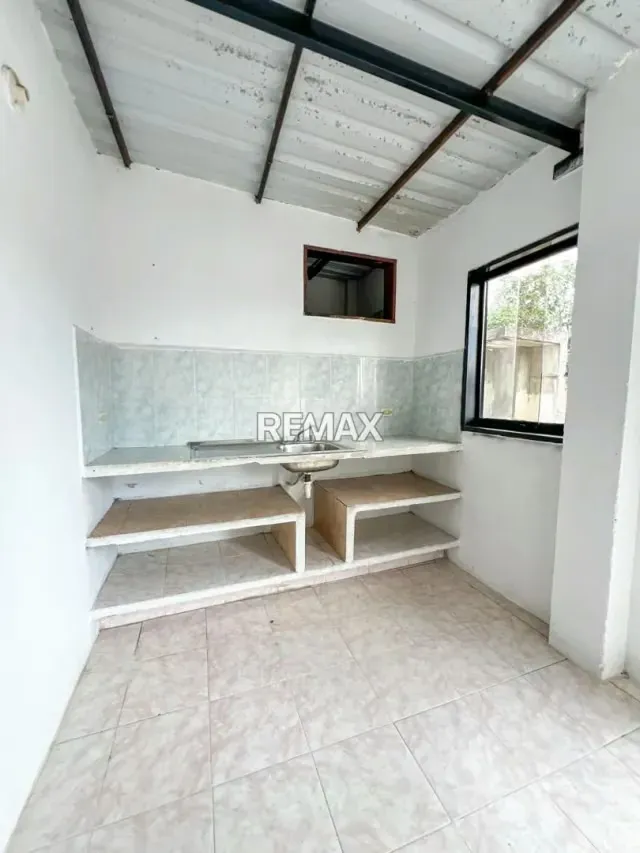 Se vende Casa de 2 niveles, BIFAMILIAR Sector Llano La Cruz Cordero - 8