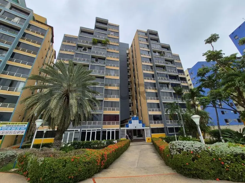 Apartamento Amoblado en Alquiler – Res. Aguavilla, Sector Pascal