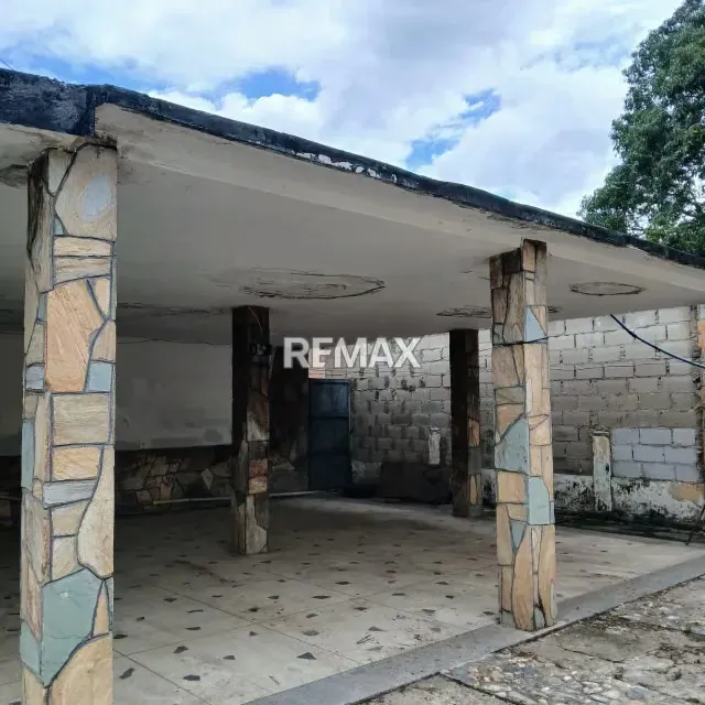 VENTA CASA PARA REMODELAR DE 1700MTS2 - 2