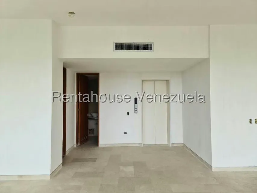 Apartamento (Planta Baja) en Venta en Colinas de Valle Arriba / Mirador de Los Campitos, Distrito Metropolitano - 2