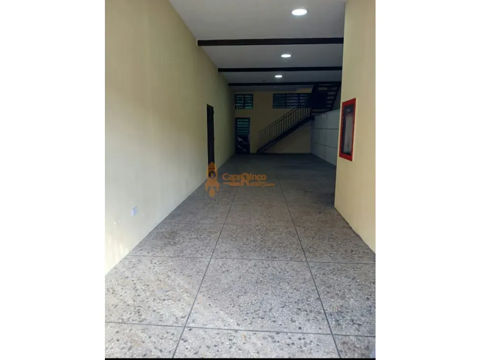 Alquiler de Local Comercial, zona la Candelaria, a pie de calle.
