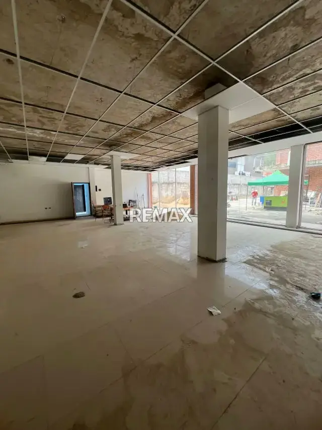 Alquiler de Exclusivo y Amplio Local Comercial en El Castaño – C.C. Walio