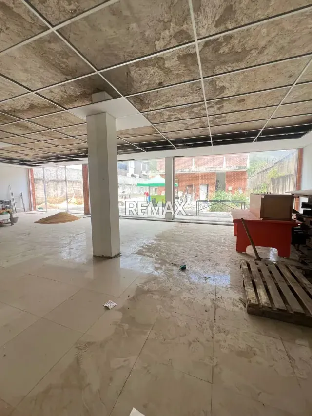 Alquiler de Exclusivo y Amplio Local Comercial en El Castaño – C.C. Walio - 3