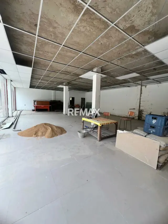 Alquiler de Exclusivo y Amplio Local Comercial en El Castaño – C.C. Walio - 5