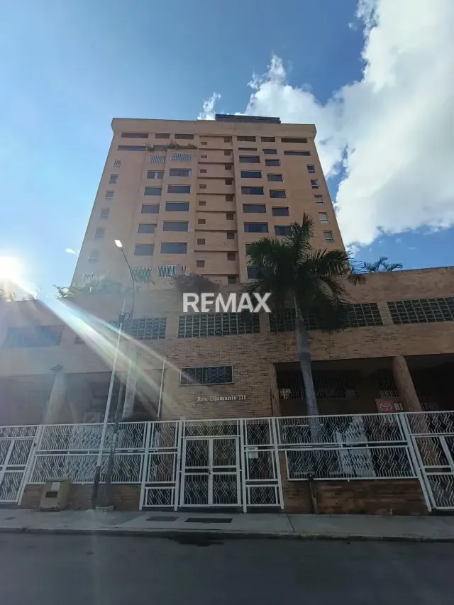 Venta de Penthouse en la Avenida Las fuentes del Paraiso