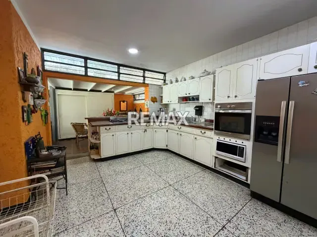 amplia casa en colinas de bello monte - 17