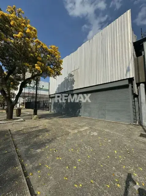 Local Comercial Av Bolivar frente al Misael Delgado