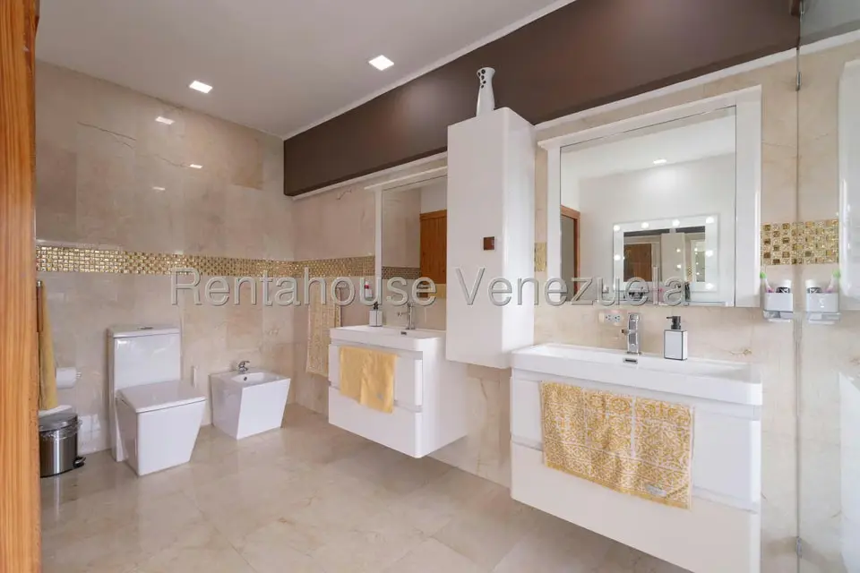 Casa (Multipes Niveles) en Venta en Los Naranjos del Cafetal, Distrito Metropolitano - 41