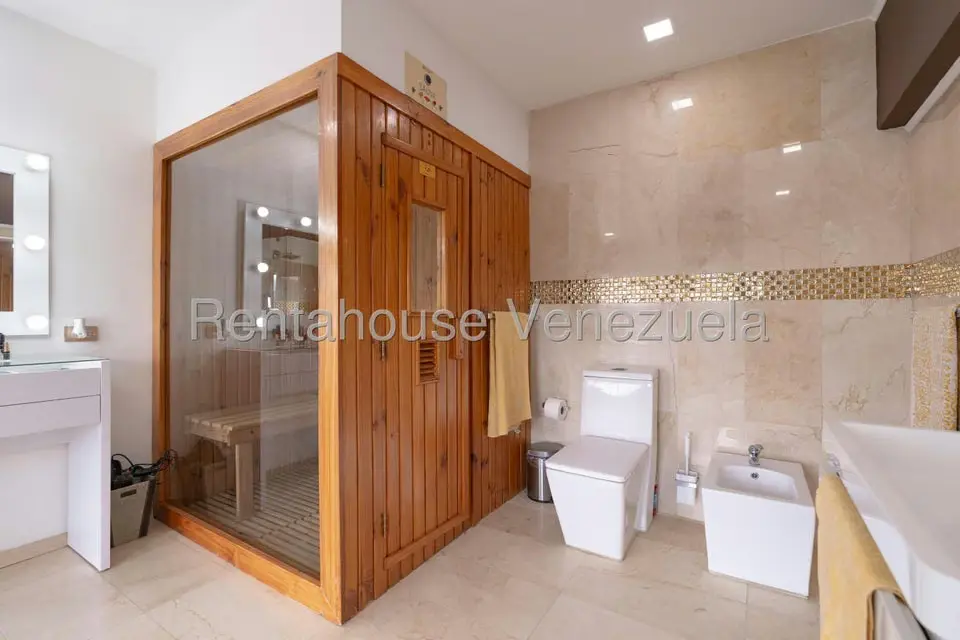 Casa (Multipes Niveles) en Venta en Los Naranjos del Cafetal, Distrito Metropolitano - 42