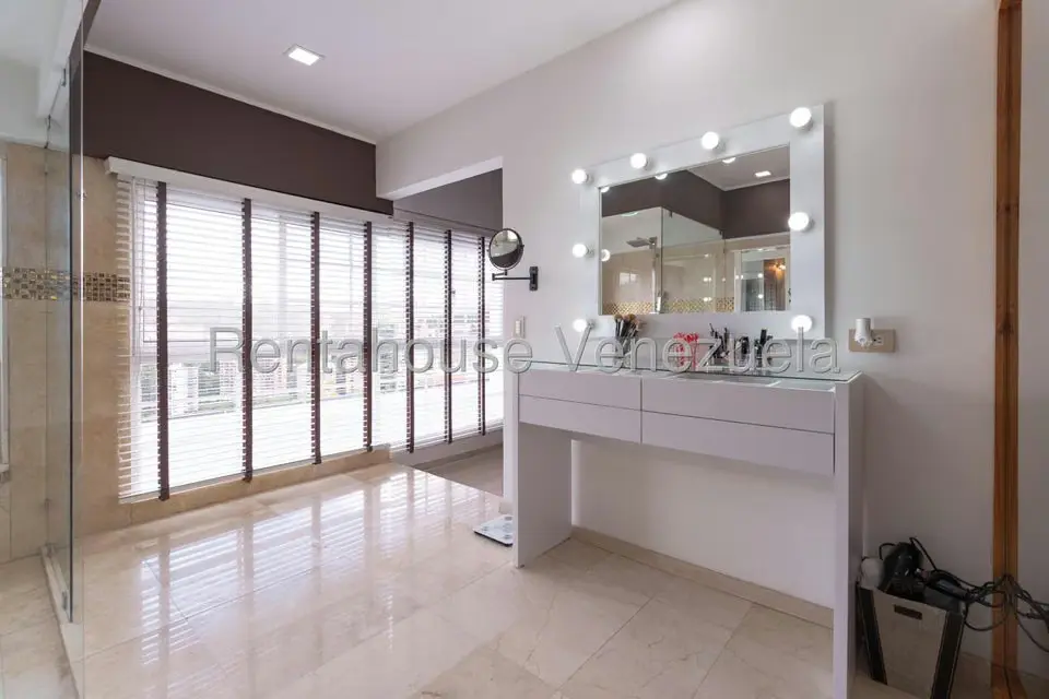 Casa (Multipes Niveles) en Venta en Los Naranjos del Cafetal, Distrito Metropolitano - 44