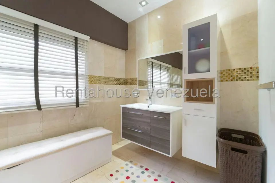 Casa (Multipes Niveles) en Venta en Los Naranjos del Cafetal, Distrito Metropolitano - 53