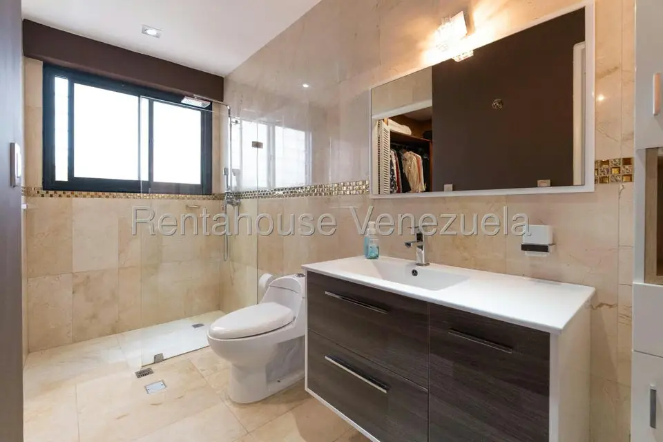 Casa (Multipes Niveles) en Venta en Los Naranjos del Cafetal, Distrito Metropolitano - 58