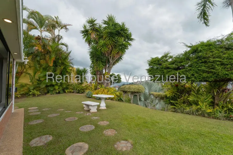 Casa (Multipes Niveles) en Venta en Los Naranjos del Cafetal, Distrito Metropolitano - 75