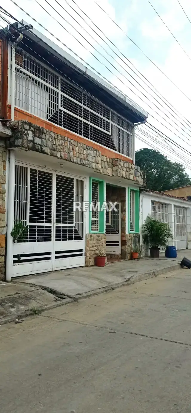 Casa El Remanso con amplio Anexo en Venta