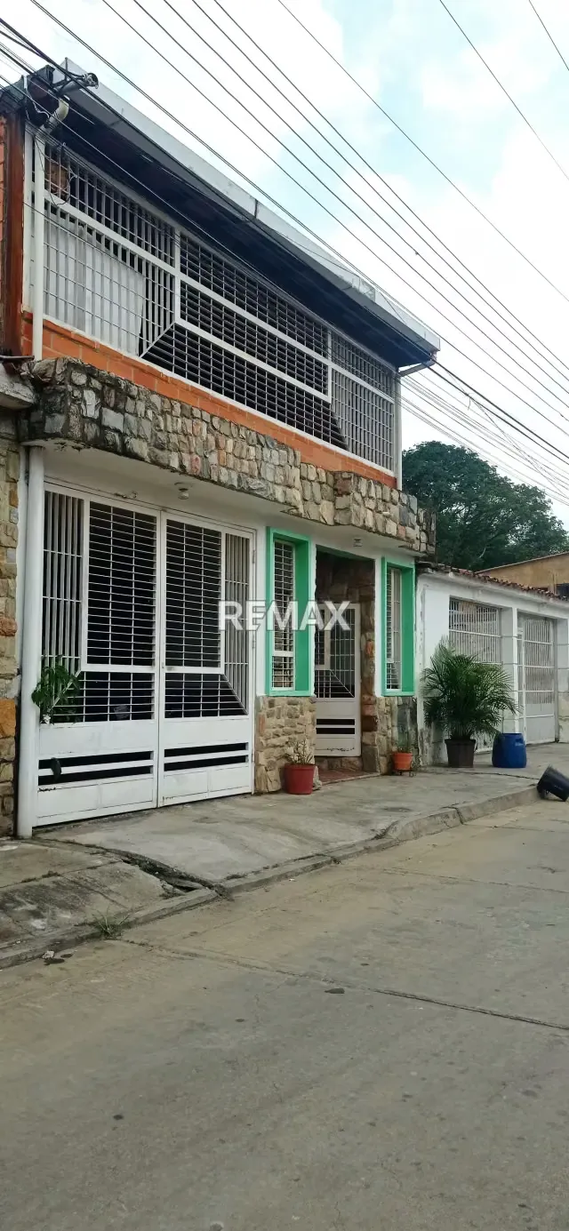 Casa El Remanso con amplio Anexo en Venta