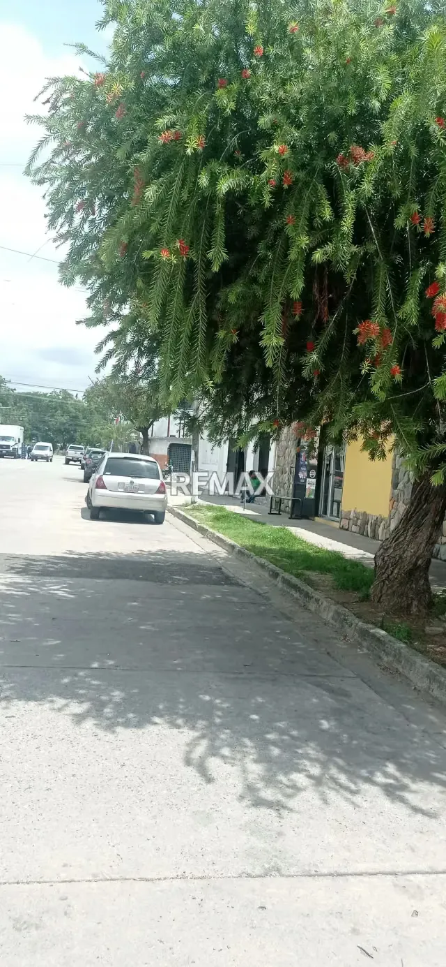 Casa El Remanso con amplio Anexo en Venta - 17