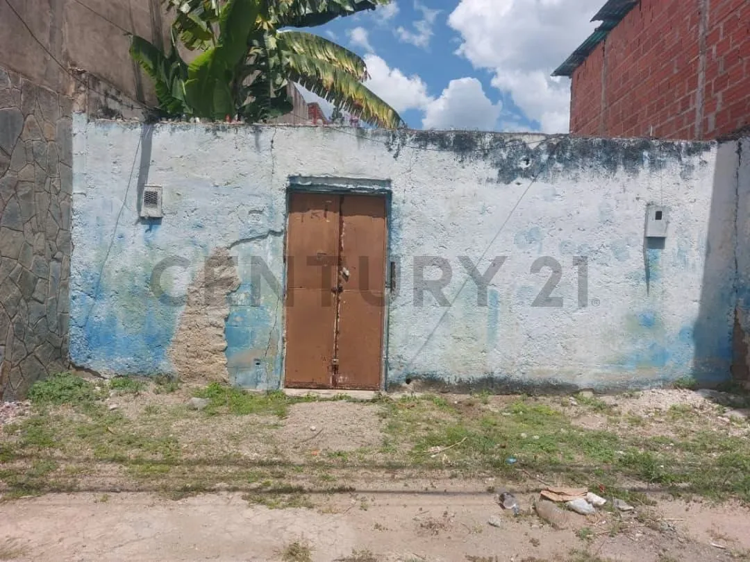 Terreno con bienhechuría en venta, calle 5 de Julio, Maracay, Aragua