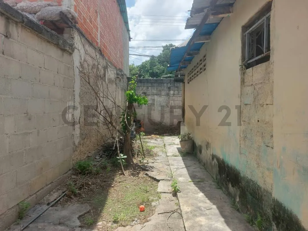Terreno con bienhechuría en venta, calle 5 de Julio, Maracay, Aragua - 4
