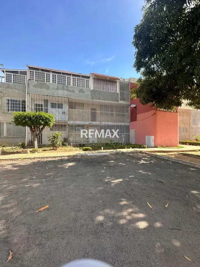 Vende Apto en Residencia Coromotico en planta baja*