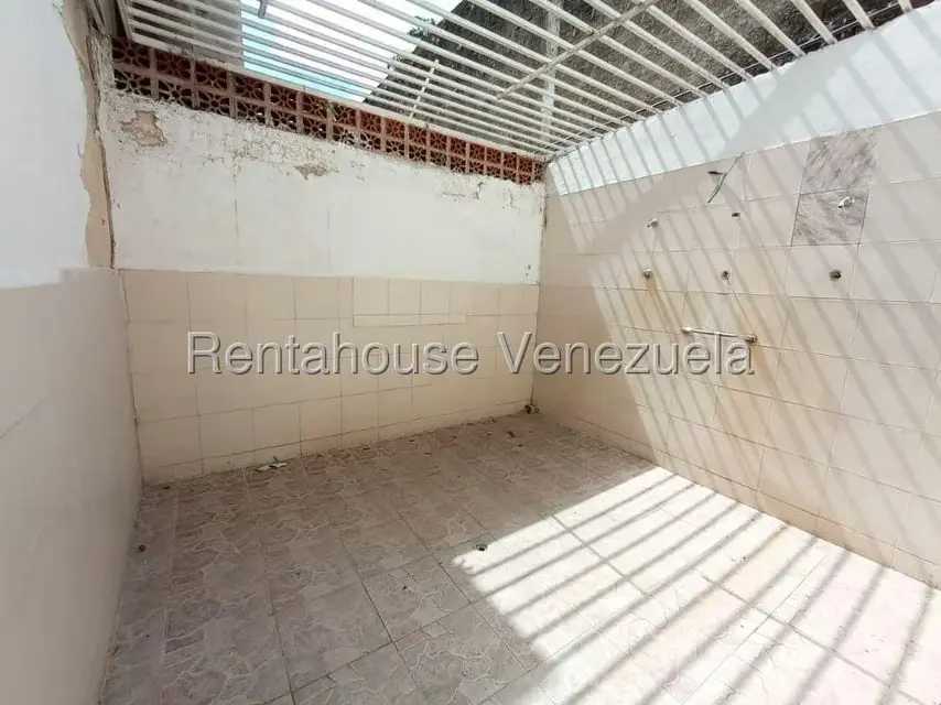 Casa (1 Nivel) en Venta en La Florida, Distrito Metropolitano - 21