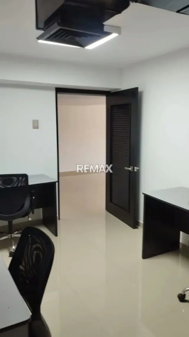 VENTA LOCAL COMERCIAL EN DR.PORTILLO - 4
