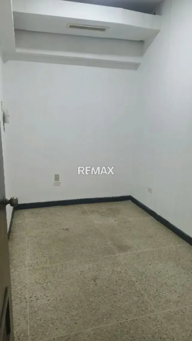 Local N° 33 C.Comercial Alta Vista - 2