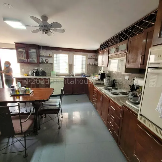 Casa (Multipes Niveles) en Venta en Cumbres de Curumo, Distrito Metropolitano - 12