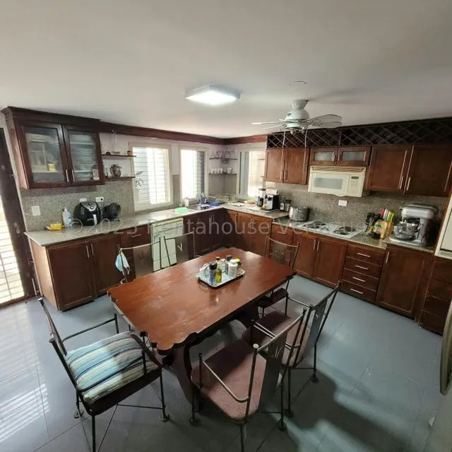 Casa (Multipes Niveles) en Venta en Cumbres de Curumo, Distrito Metropolitano - 14