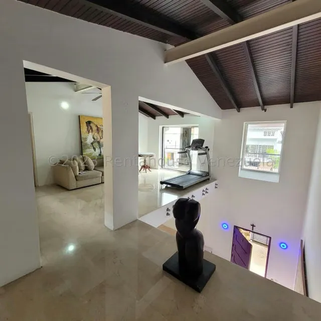 Casa (Multipes Niveles) en Venta en Cumbres de Curumo, Distrito Metropolitano - 18