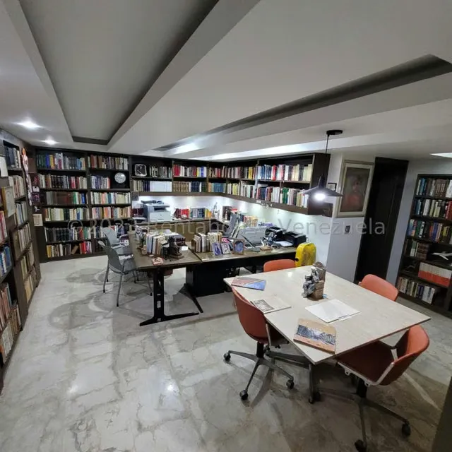 Casa (Multipes Niveles) en Venta en Cumbres de Curumo, Distrito Metropolitano - 27