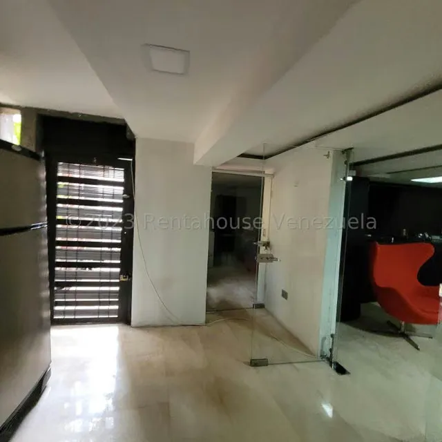 Casa (Multipes Niveles) en Venta en Cumbres de Curumo, Distrito Metropolitano - 28