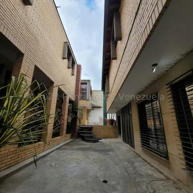 Casa (Multipes Niveles) en Venta en Cumbres de Curumo, Distrito Metropolitano - 32