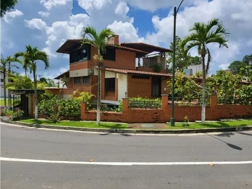 CASA QUINTA DE 460M2 URB. LOS PICACHOS, CLUB HIPICO LOS TEQUES