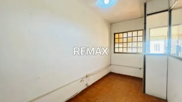 Local Amplio en Venta en El Centro de Punto Fijo - 2