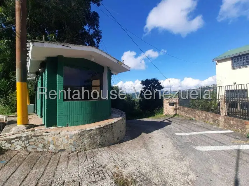Terreno (Residencial) en Venta en Los Robles, Distrito Metropolitano - 3